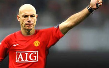 Howard Webb trần tình về tin đồn thân thiết với M.U